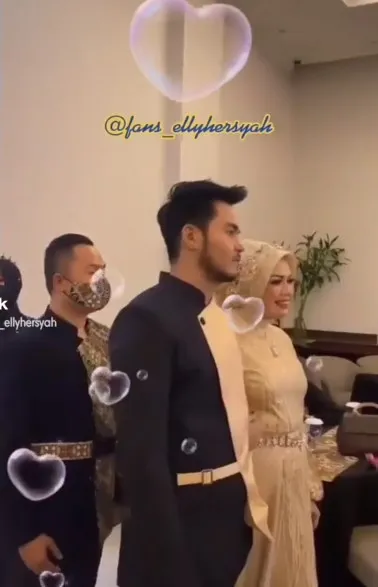 Momen ulang tahun Elly Sugigi ke-50 dari berbagai sumber Momen ulang tahun Elly Sugigi ke-50 dari berbagai sumber