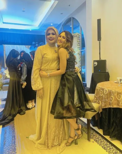 Momen ulang tahun Elly Sugigi ke-50 dari berbagai sumber Momen ulang tahun Elly Sugigi ke-50 dari berbagai sumber