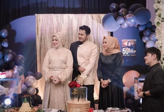 Momen ulang tahun Elly Sugigi ke-50 dari berbagai sumber Momen ulang tahun Elly Sugigi ke-50 dari berbagai sumber