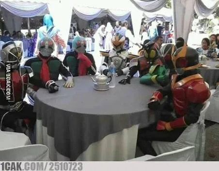 orang pakai kostum aneh-aneh waktu kondangan © 2021 1cak.com orang pakai kostum aneh-aneh waktu kondangan © 2021 1cak.com