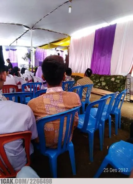 orang pakai kostum aneh-aneh waktu kondangan © 2021 1cak.com orang pakai kostum aneh-aneh waktu kondangan © 2021 1cak.com