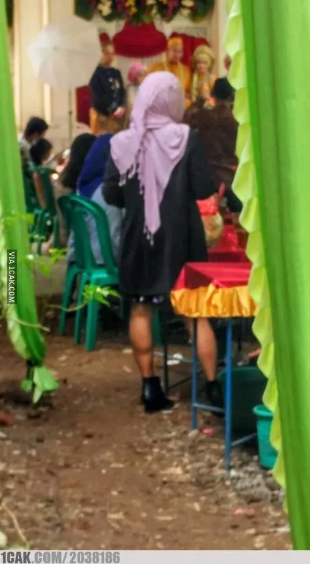 orang pakai kostum aneh-aneh waktu kondangan © 2021 1cak.com orang pakai kostum aneh-aneh waktu kondangan © 2021 1cak.com