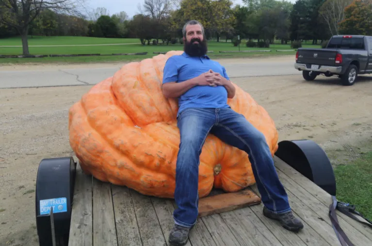 Pria ini sukses tanam labu seberat 1.133 kg Berbagai sumber