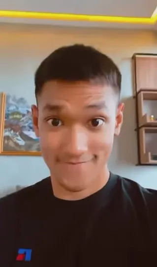 Momen Afgan potong rambut © 2021 Instagram Momen Afgan potong rambut © 2021 Instagram