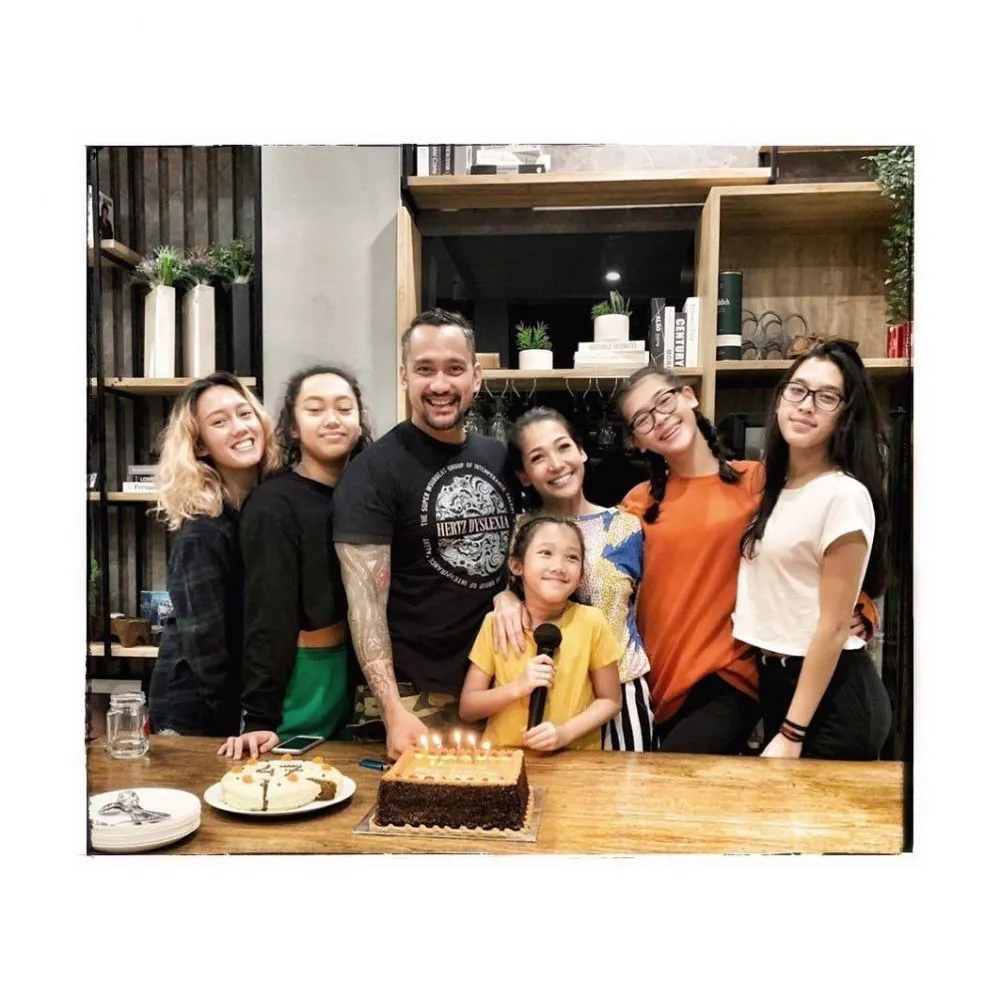 Pemain extravaganza bareng keluarga © 2021 brilio.net Pemain extravaganza bareng keluarga © 2021 brilio.net