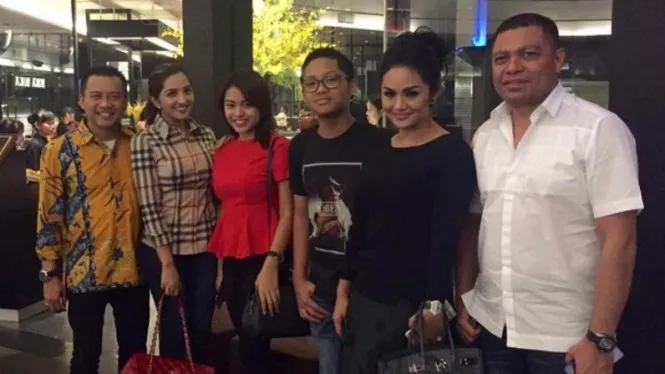 Potret keluarga Anang dan Krisdayanti © berbagai sumber Potret keluarga Anang dan Krisdayanti © berbagai sumber