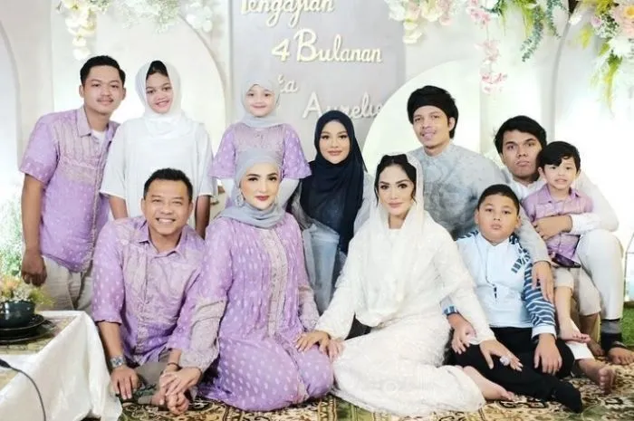 Potret keluarga Anang dan Krisdayanti © berbagai sumber Potret keluarga Anang dan Krisdayanti © berbagai sumber