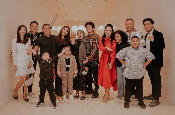 Potret keluarga Anang dan Krisdayanti © berbagai sumber Potret keluarga Anang dan Krisdayanti © berbagai sumber