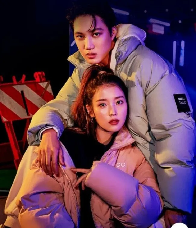 Gaya pemotretan IU dan Kai EXO yang picu perdebatan © allkpop.com Gaya pemotretan IU dan Kai EXO yang picu perdebatan © allkpop.com