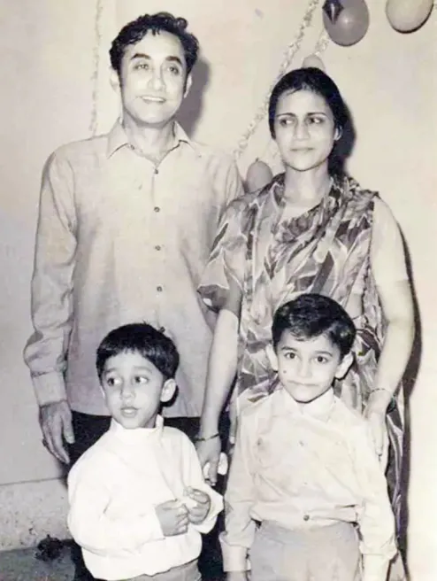 Aamir Khan bareng adiknya Faisal Khan © berbagai sumber