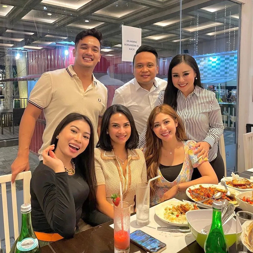 potret delta hesti istri tom liwafa © instagram potret delta hesti istri tom liwafa © instagram