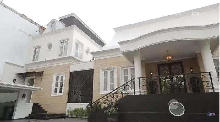 Potret rumah pemain Lapor Pak! berbagai sumber