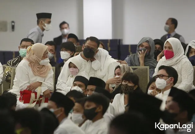 Momen pengajian Vanessa dan Bibi © Kapanlagi.com Momen pengajian Vanessa dan Bibi © Kapanlagi.com