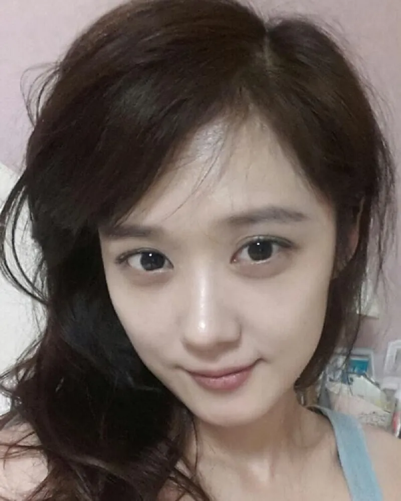 Foto selfie aktris Korea tanpa makeup © Instagram