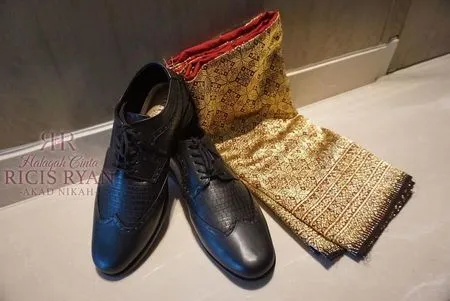 Detail gaun akad nikah Ria Ricis dan Teuku Ryan Berbagai sumber Detail gaun akad nikah Ria Ricis dan Teuku Ryan Berbagai sumber