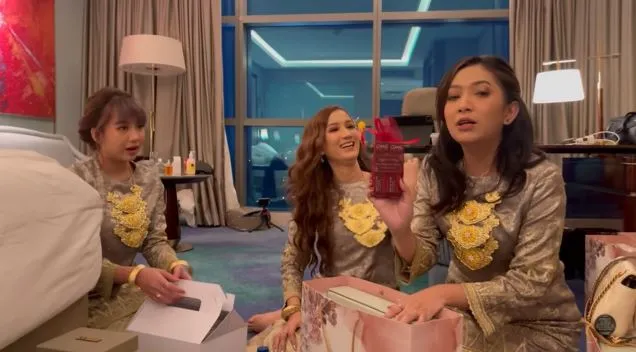 suvenir pernikahan Ria Ricis © 2021 brilio.net