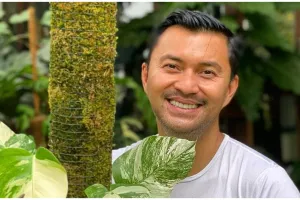 Kue ultah 9 pesinetron ini unik, punya Anjasmara kayak tanaman asli