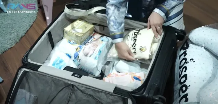 momen Nagita Slavina siapkan perlengkapan bayi © 2021 YouTube