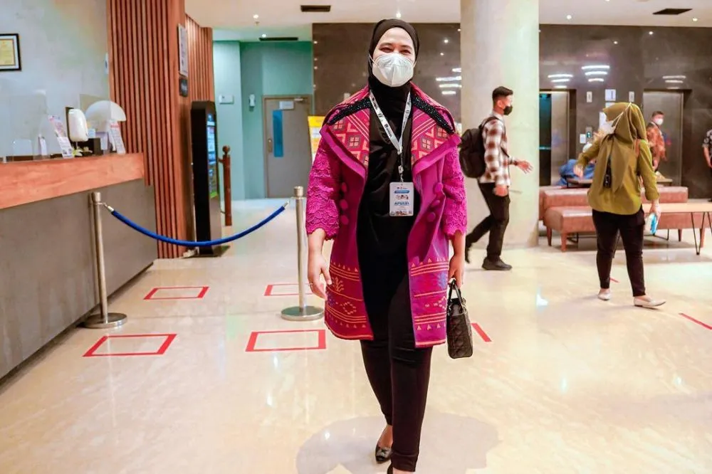 Gaya Kahiyang Ayu pakai kain ulos © 2021 Instagram Gaya Kahiyang Ayu pakai kain ulos © 2021 Instagram