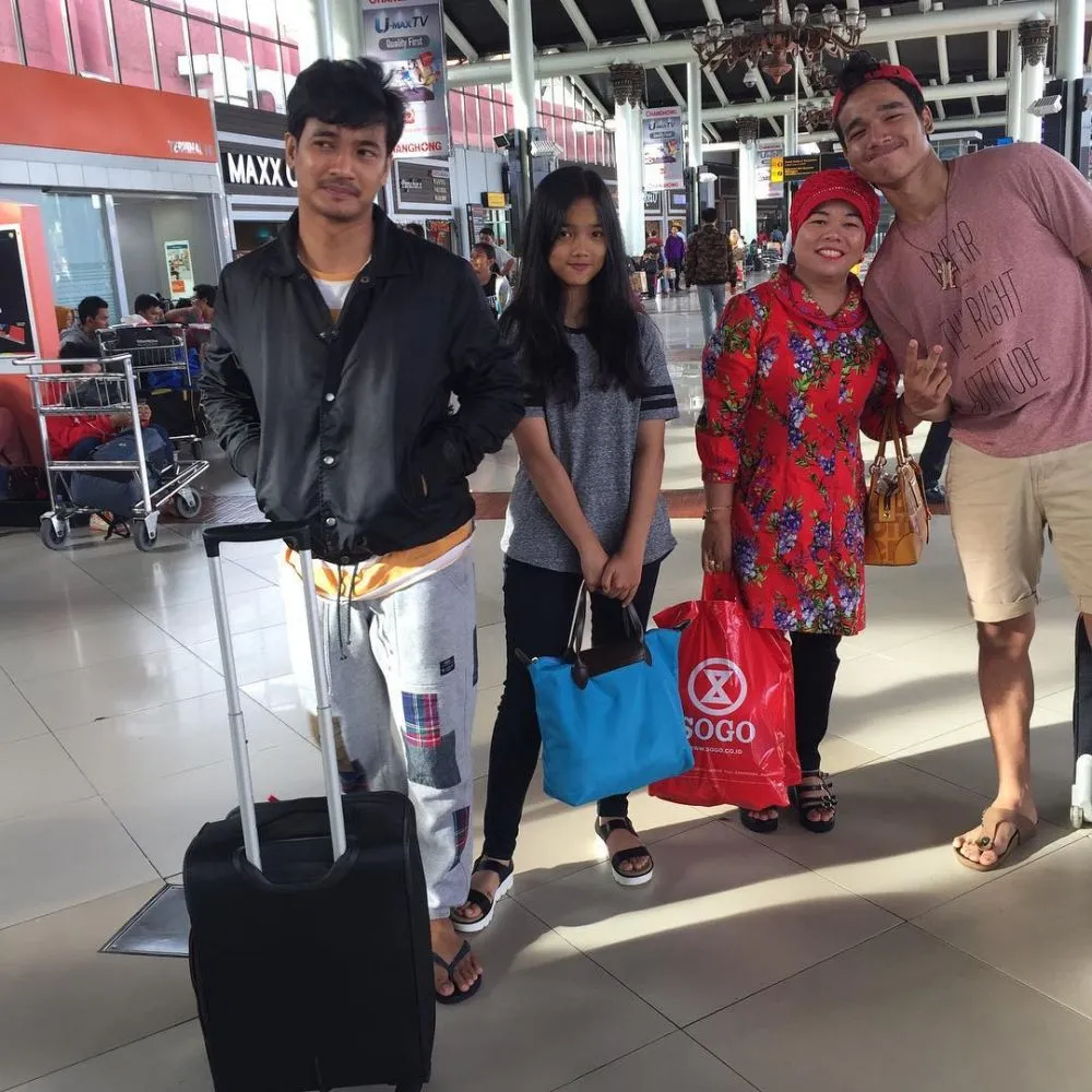 Momen kebersamaan Fuji bareng keluarga © 2021 brilio.net Momen kebersamaan Fuji bareng keluarga © 2021 brilio.net