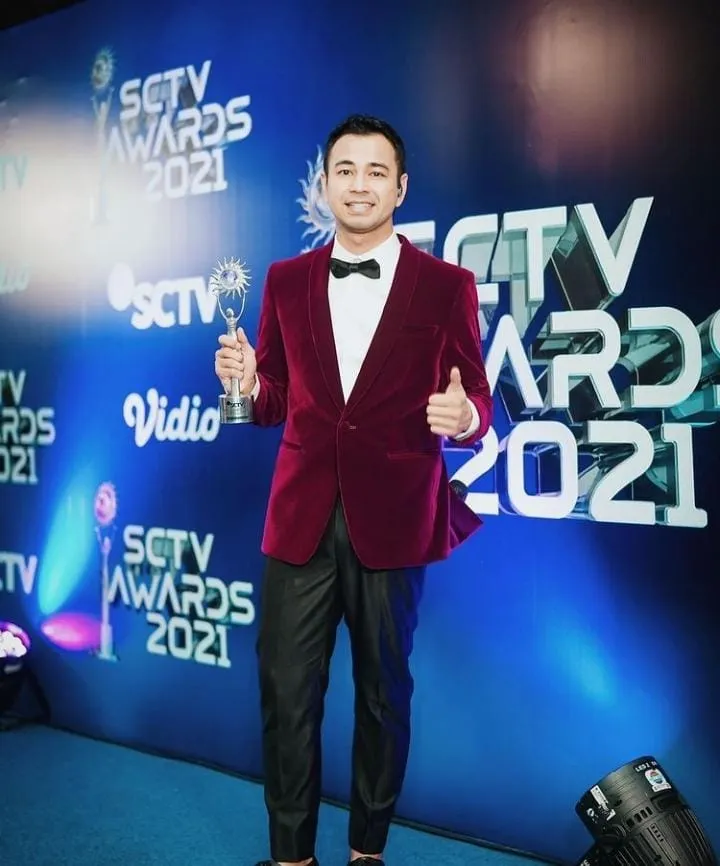 Raffi Ahmad menang SCTV Awards 2021 Instagram/@raffinagita1717 Raffi Ahmad menang SCTV Awards 2021 Instagram/@raffinagita1717