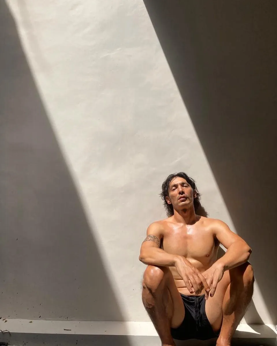 Tato baru Abimana Aryasatya © Instagram Tato baru Abimana Aryasatya © Instagram