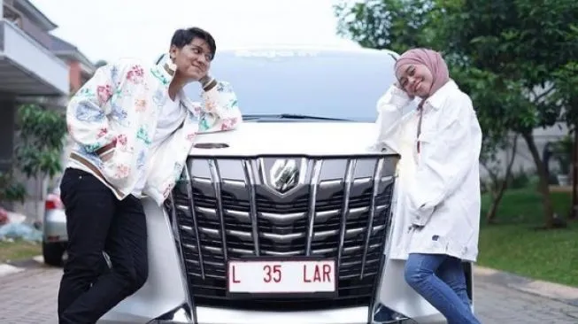 Seleb terima kado mobil mewah dari sahabatnya Berbagai sumber Seleb terima kado mobil mewah dari sahabatnya Berbagai sumber