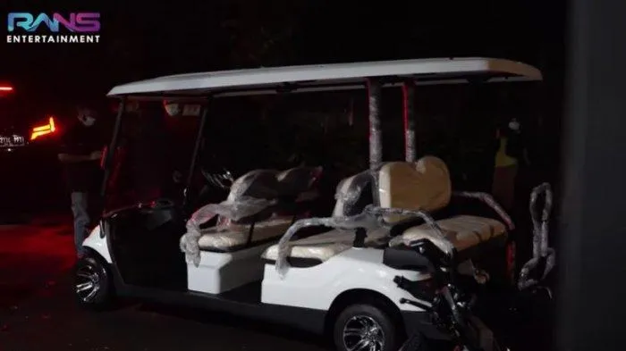 Seleb terima kado mobil mewah dari sahabatnya Berbagai sumber Seleb terima kado mobil mewah dari sahabatnya Berbagai sumber