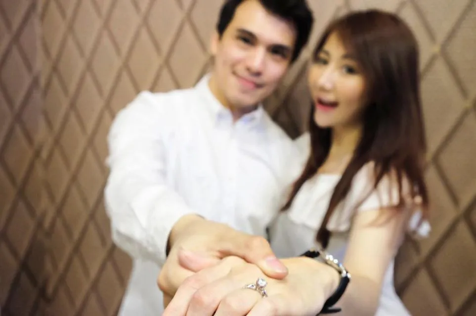 Seleb dilamar kekasih saat ulang tahun © Instagram Seleb dilamar kekasih saat ulang tahun © Instagram