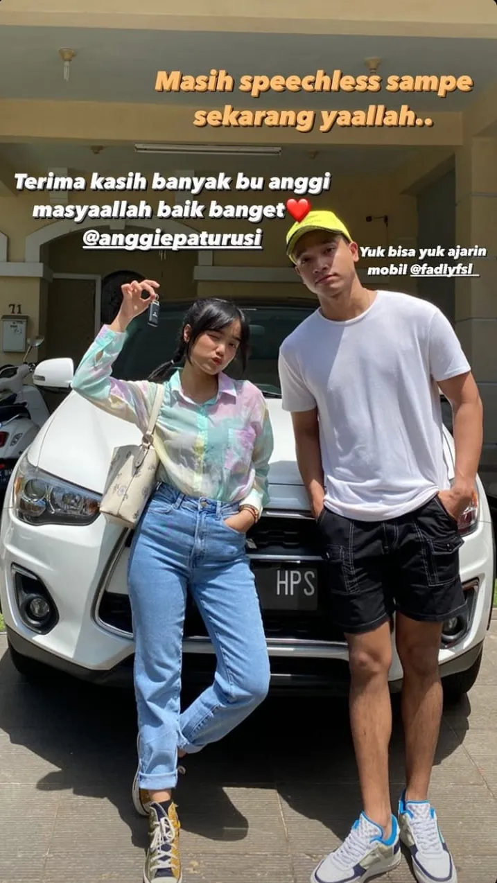 Fuji dapat hadiah mobil © 2021 brilio.net Fuji dapat hadiah mobil © 2021 brilio.net