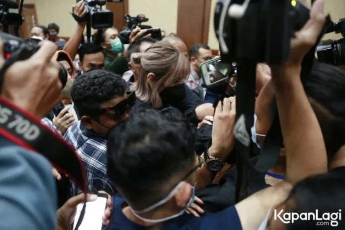 nia ramadhani rambut baru © 2021 Kapanlagi nia ramadhani rambut baru © 2021 Kapanlagi