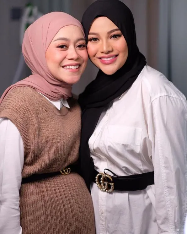 adu gaya Aurel Hermansyah dan Lesty Kejora Instagram adu gaya Aurel Hermansyah dan Lesty Kejora Instagram