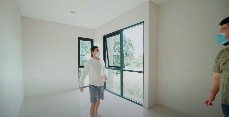 kantor baru Raditya Dika © 2021 brilio.net kantor baru Raditya Dika © 2021 brilio.net