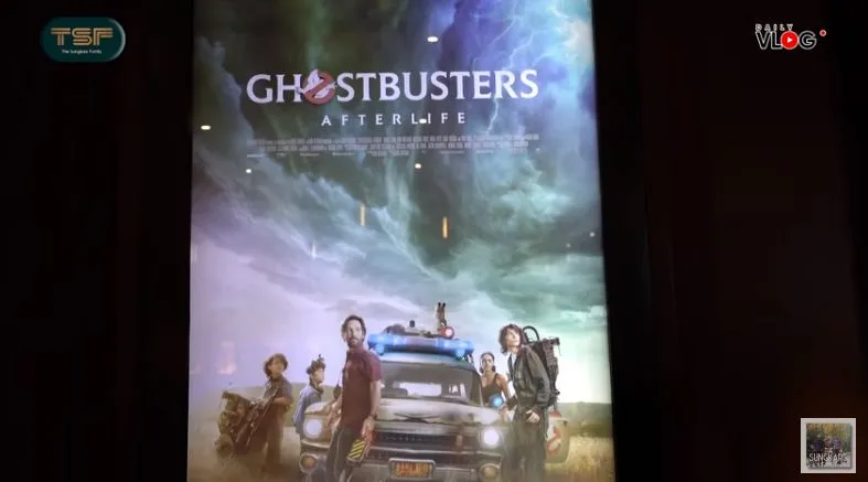 Momen Zaskia Sungkar ajak karyawan nobar © YouTube/The Sungkars Family Momen Zaskia Sungkar ajak karyawan nobar © YouTube/The Sungkars Family