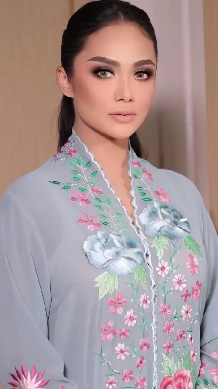 pesona seleb di acara tedak siten © instagram