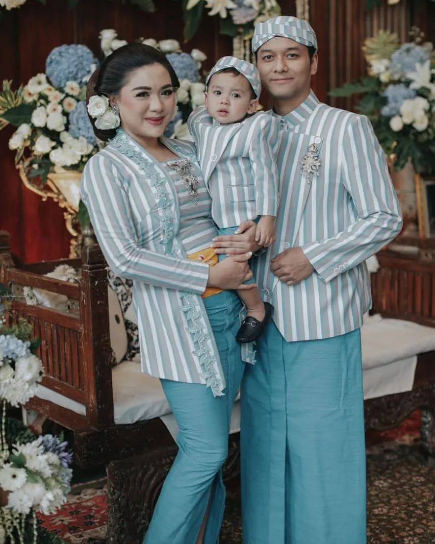 pesona seleb di acara tedak siten © instagram