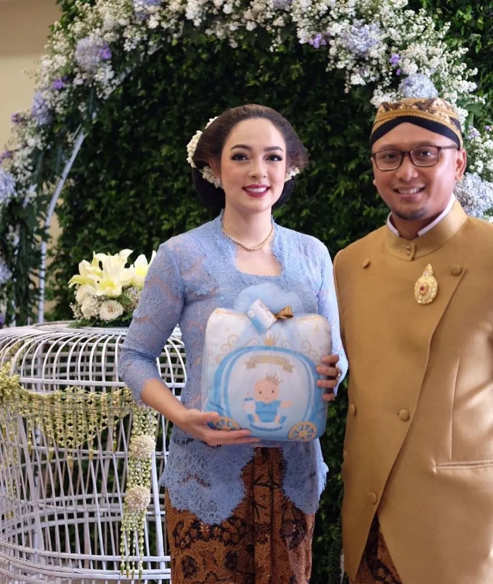 pesona seleb di acara tedak siten © instagram