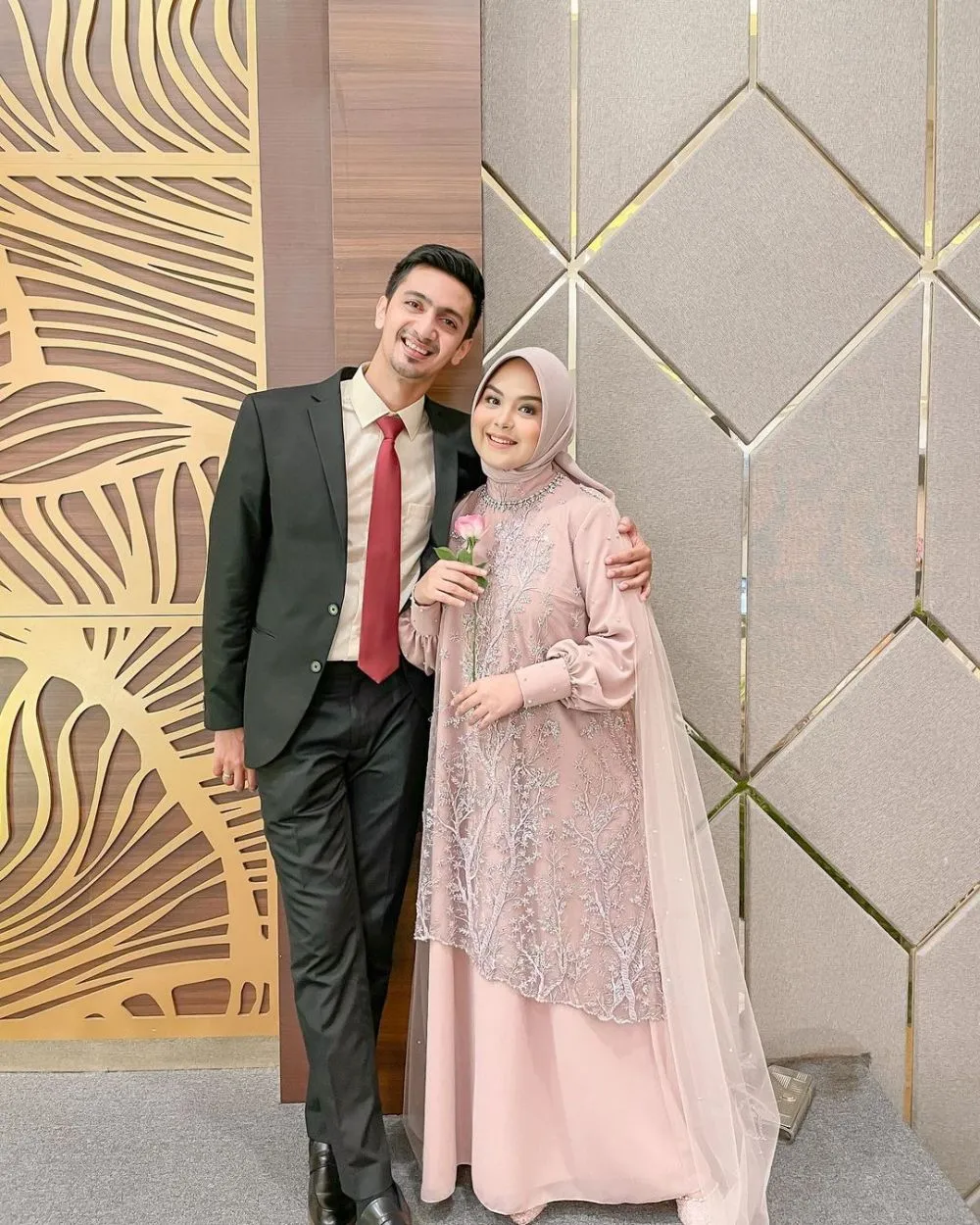 gaya 11 seleb berhijab ke kondangan © berbagai sumber