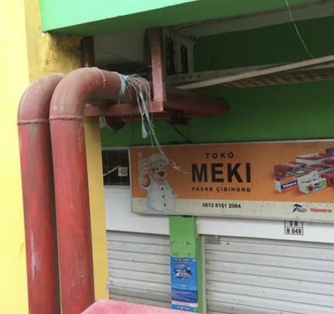 tulisan di warung malah jadi lucu © 2021 twitter.com