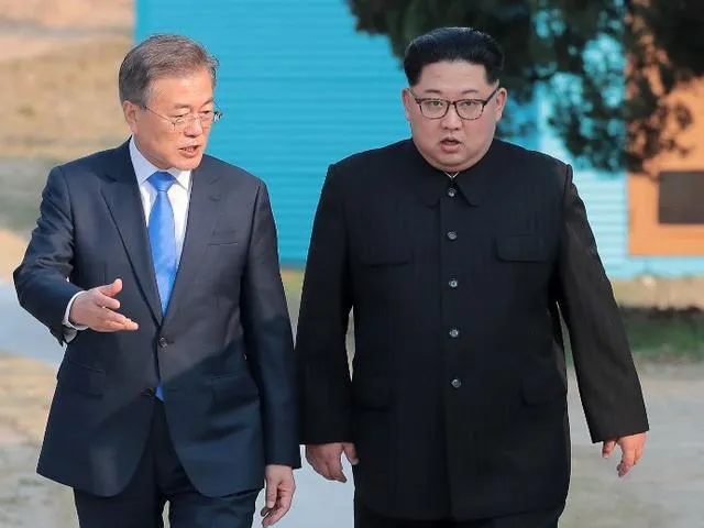 Presiden Korea Selatan akhiri perang dengan Korea Utara © 2021 brilio.net Presiden Korea Selatan akhiri perang dengan Korea Utara © 2021 brilio.net