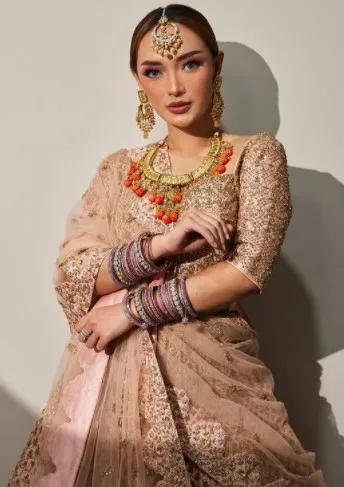 Potret Zaskia Gotik dalam balutan Sari India © 2021 Instagram Potret Zaskia Gotik dalam balutan Sari India © 2021 Instagram