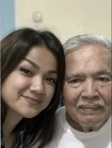 Nirina Zubir dan ayah © 2021 brilio.net Instagram Nirina Zubir dan ayah © 2021 brilio.net Instagram