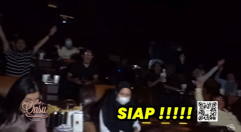 Momen Sarwendah sewa satu bioskop © YouTube Momen Sarwendah sewa satu bioskop © YouTube