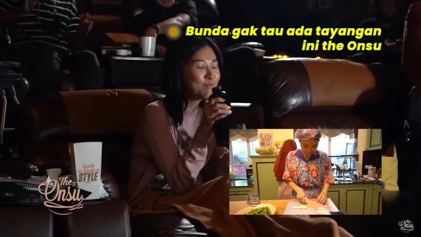 Momen Sarwendah sewa satu bioskop © YouTube Momen Sarwendah sewa satu bioskop © YouTube