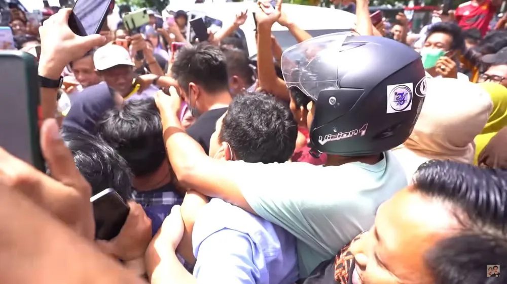 baim wong ketemu korban penipuan © 2021 YouTube baim wong ketemu korban penipuan © 2021 YouTube