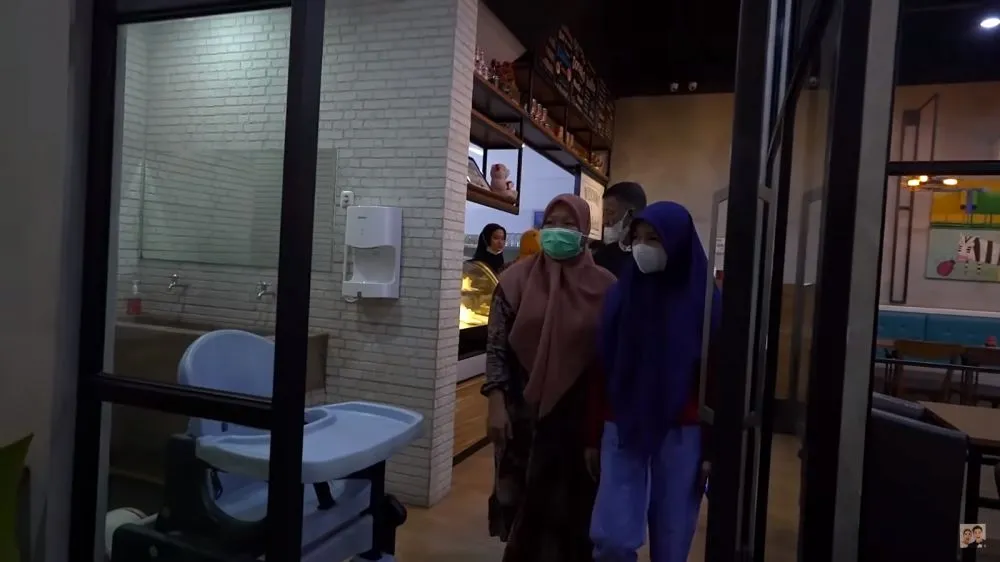 baim wong ketemu korban penipuan © 2021 YouTube baim wong ketemu korban penipuan © 2021 YouTube