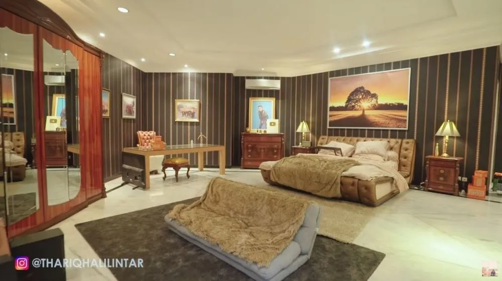 Potret kamar Thariq Halilintar © 2021 Y Potret kamar Thariq Halilintar © 2021 Y