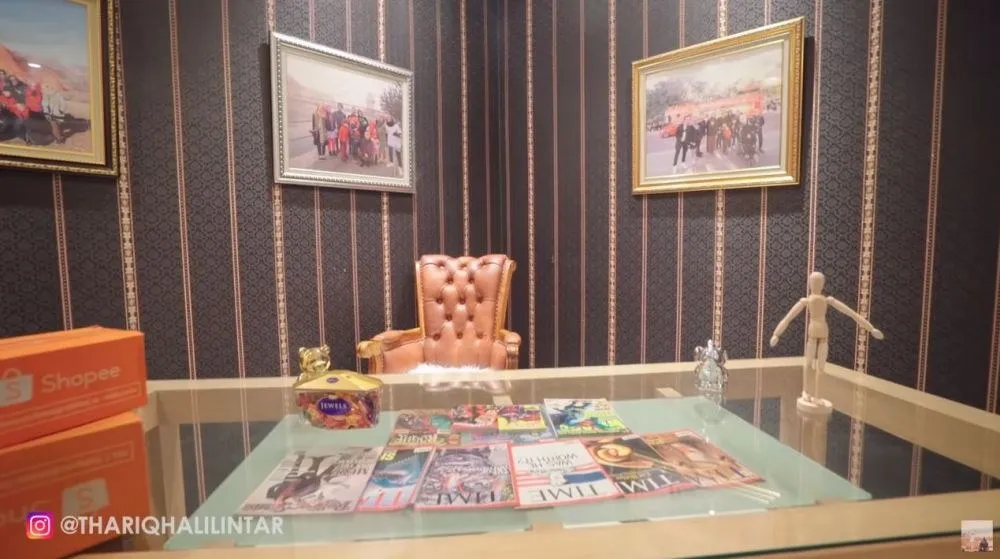 Potret kamar Thariq Halilintar © 2021 Y Potret kamar Thariq Halilintar © 2021 Y