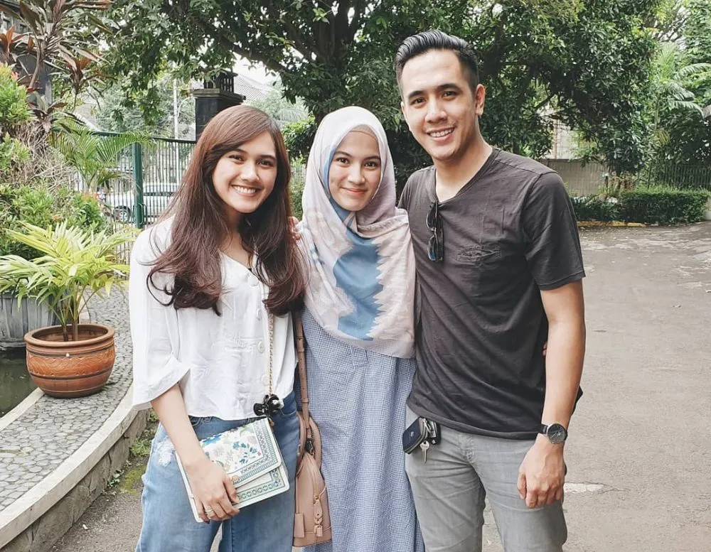 potret rukun artis dengan saudara beda agama © instagram potret rukun artis dengan saudara beda agama © instagram