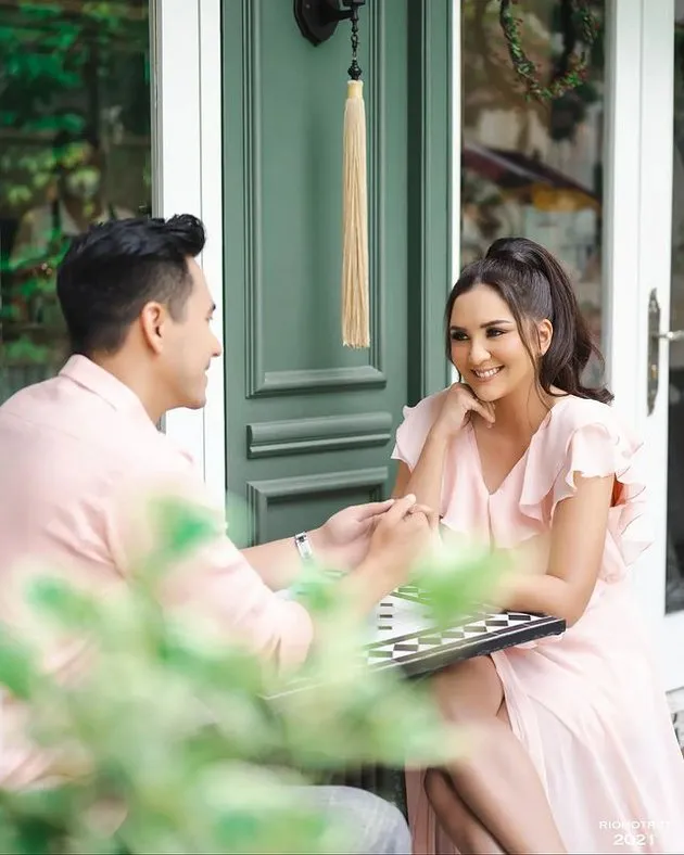 Pemotretan terbaru Donna Agnesia dan Darius © 2021 brilio.net Pemotretan terbaru Donna Agnesia dan Darius © 2021 brilio.net